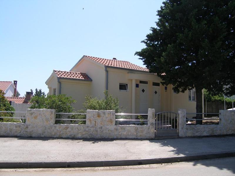 Apartmani Matela Petrcane Exterior photo