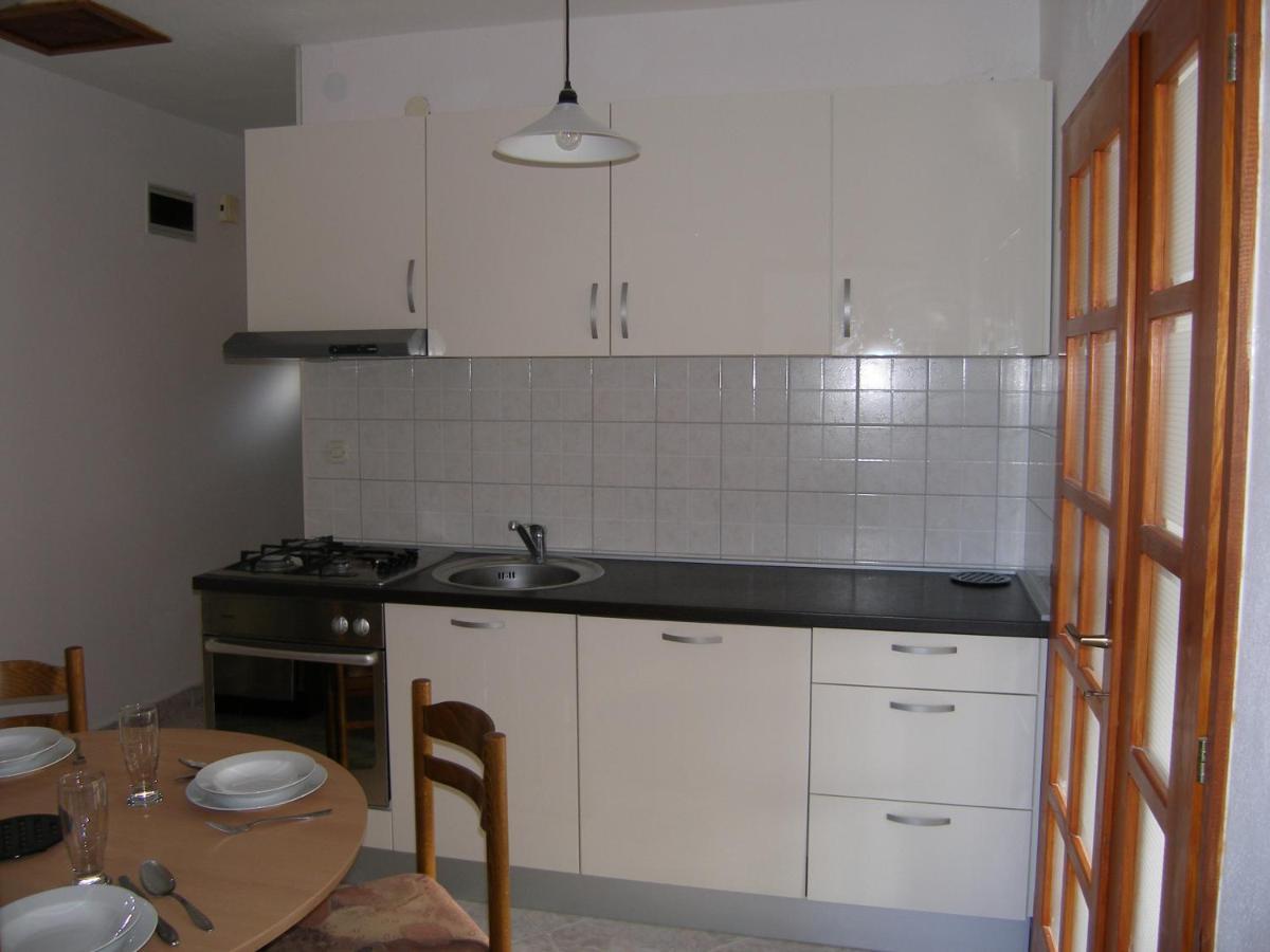 Apartmani Matela Petrcane Exterior photo